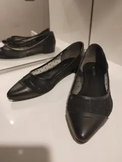 ブラック ポインテッドトゥ フラットシューズ