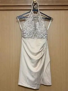 ベージュ刺繍ハルターネックタイトドレス 美品