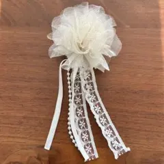 アイボリー 花モチーフ ブローチ