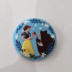 ディズニー　刺繍缶バッジ　白雪姫