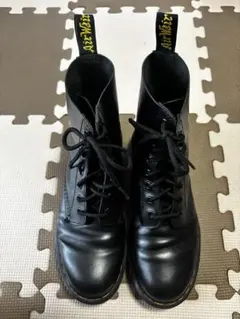 週末限定セール　ドクターマーチン　8ホール