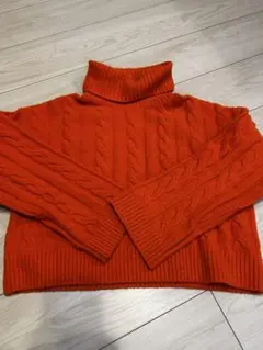 GU ケーブル編み タートルネックセーター オレンジ