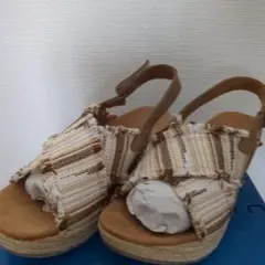 MINNETONKA ストライプ柄サンダル　25のサムネイル