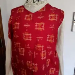 着物リメイク幾何学模様の赤いノースリーブワンピース