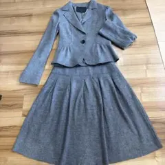アンタイトル　グレーのジャケットとフレアスカートセット