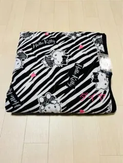 しまむら　キティ　敷きパッド　しまむら　ゼブラキティ　敷きパッド
