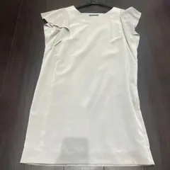 245COMPANY LIMITED. フリル袖 ライトグレー 膝丈ワンピース