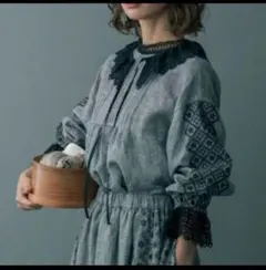 【kazumi×サマンサモスモス】襟刺繍入り長袖シャツ