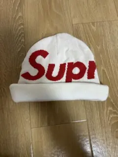 Stussy ニット帽 クリーム/レッド sロゴ ビーニー - メルカリ
