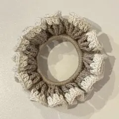 ベージュ×アイボリー シュシュ ハンドメイド 毛糸 かぎ針編み 編み物