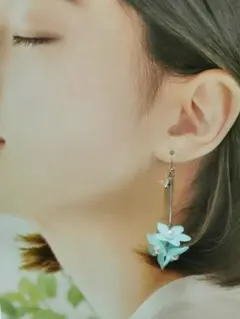 緑の花　ホワイトパール　ビジューチャームピアス⭐イヤリングNo.139
