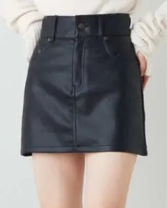 Chico レディース レザー台形ポケット刺繍ミニスカート