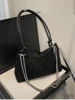 スタッズ付き黒ショルダーバッグ