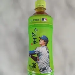 伊藤園 お〜いお茶 大谷翔平選手ホームランボトル 600ml4本あります！のサムネイル