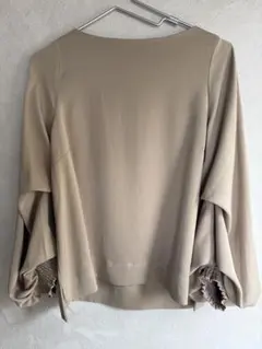 美品 サテン ブラウジング 2wayブラウス ベージュ