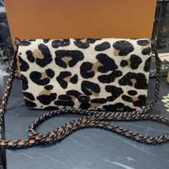 COACHヒョウ柄ショルダーバッグ