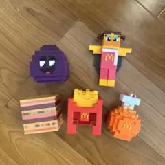 マクドナルド ハッピーセット ピクセルアート フィギュア 5種のサムネイル