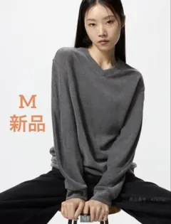 ユニクロ　ソフトニットフリースVネックT
