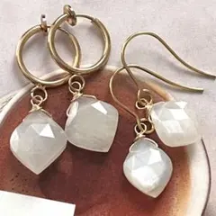 3点作品☺︎ 変形ホワイトムーンストーンピアス　イヤリングに変更可能☺︎