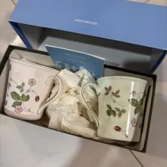 ワイルドストロベリーマグカップ　グリーン&ピンクセット　ウェッジウッド