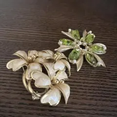 ヴィンテージ花モチーフ ゴールドカラー2個セットブローチ