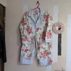 LAURA ASHLEY 花柄パジャマのサムネイル