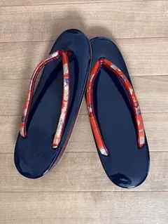 伝統的な草履 ネイビーと赤のコンビ