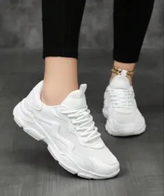 早い者勝ち⭐︎極軽！！合わせやすい23.5cm（37）ホワイトスニーカー♪