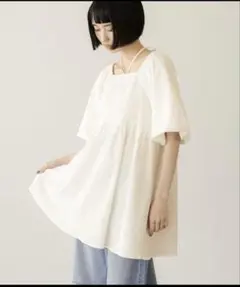 新品 未着用 LOWRYSFARM ペプラムチュニック ホワイトのサムネイル