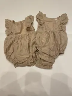 babygap ベージュ フリル付き刺繍ロンパース 80　双子