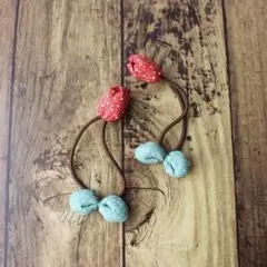 ハンドメイド手作りチューリップヘアゴムセット　赤　花柄　ヘアアクセサリー　髪飾り