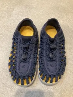 ネイビー keenユニークサンダル キッズ20