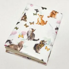 文庫本ブックカバー 猫 蝶 水彩 ナチュラル 花柄 かわいい 訳あり