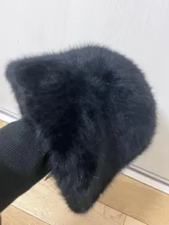 黒ファーバケットハット