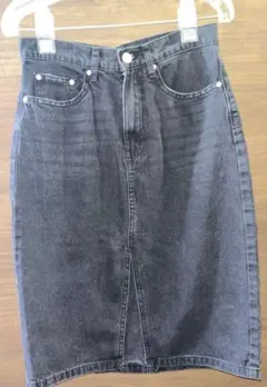 H&M DIVIDEDブラックデニムスカート　スリット入り