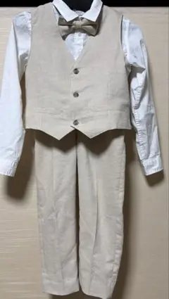 【120】ベージュ フォーマルスーツ 蝶ネクタイ付き