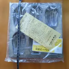新考社 マドレーヌ型 6個取 シリコン加工のサムネイル