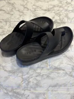 新品！未使用！Crocs サンダル ブラック トングサンダルのサムネイル