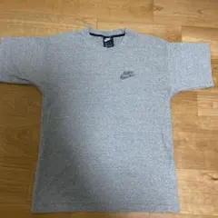 Nike ナイキ ワンポイントロゴ Tシャツ グレー Sサイズのサムネイル