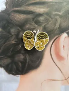 蝶々のヘアクリップ　髪飾り　水引アクセサリー　イエロー（金茶）　【ハンドメイド】