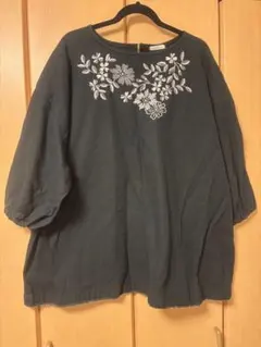 大きいサイズSukky clouda 刺繍入りブラック五分袖トップス