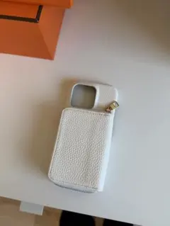 ホワイトレザー iPhone15Proケース