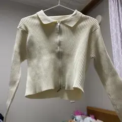 クリーム色 ジッパー付き クロップドニットセーター
