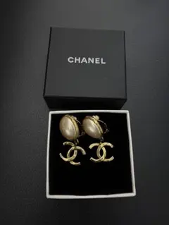 CHANEL ゴールド ロゴ イヤリング　パール　箱付き
