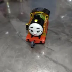 カプセルプラレール　トーマス　キラキラの仲間たち編　ニア