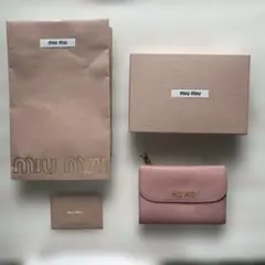 miu miu 二つ折り財布 ピンク レザーのサムネイル