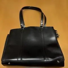 【美品】a.v.v アーヴェヴェ トートバッグ A4対応 就活・通勤 ブラック