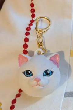 ハンドメイド猫顔チャーム 　白猫ちゃんブルーアイ