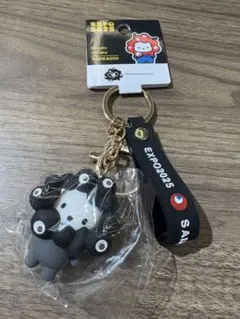 大阪・関西万博　サンリオ黒ミャクミャクなりきりキーホルダー　ポチャッコ