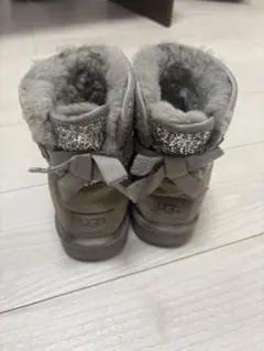 UGG グリッターリボン ムートンブーツのサムネイル